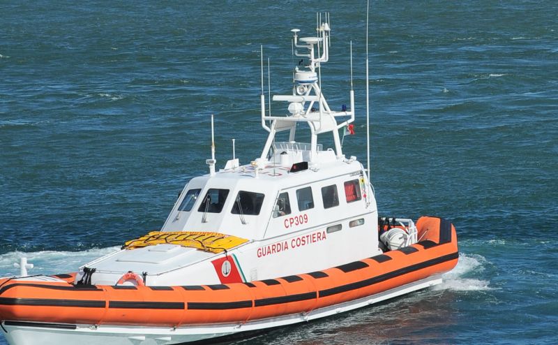 Eolie, donna dispersa in mare