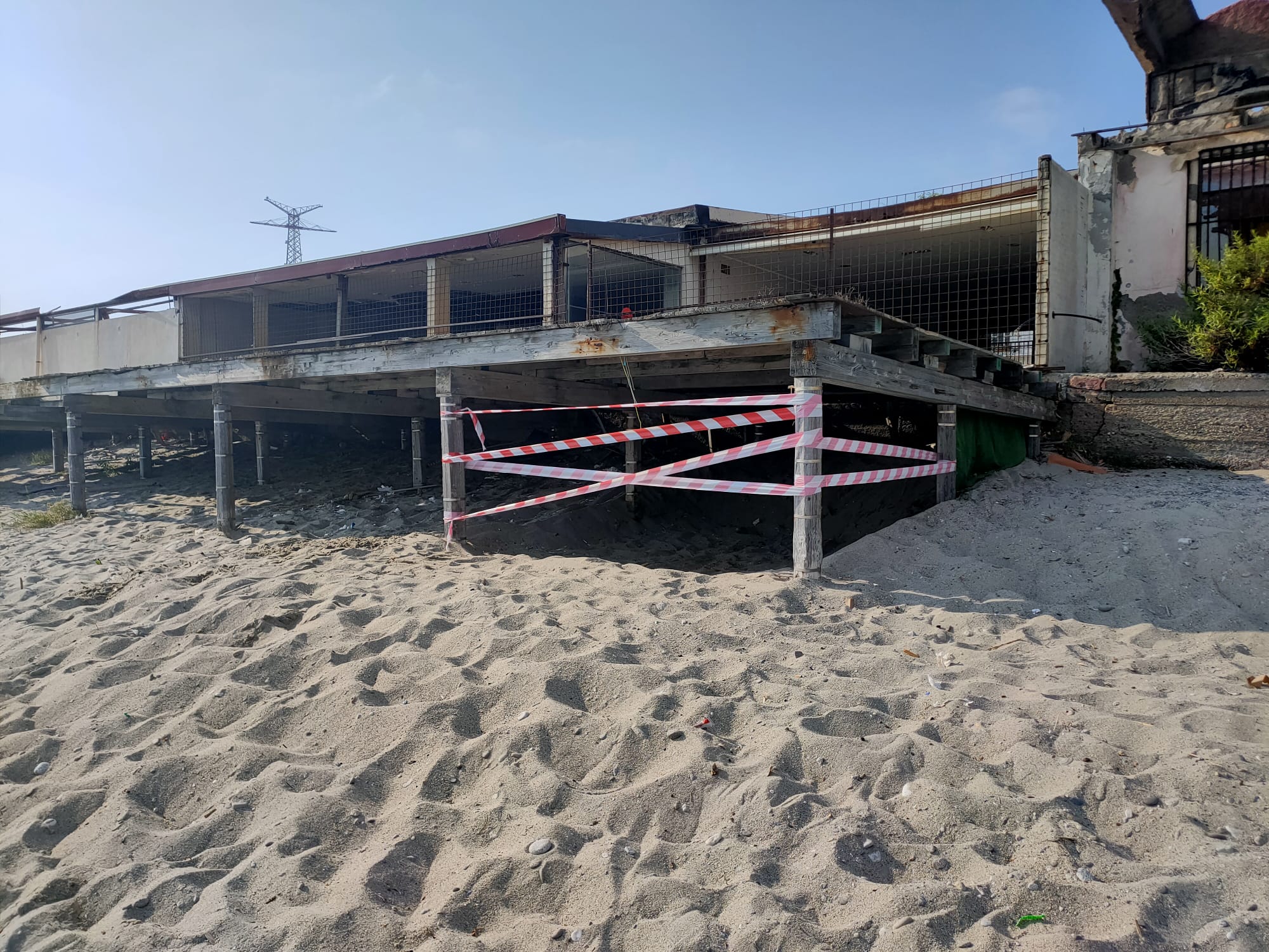 Riviera nord, occupano una struttura abbandonata: sanzionati