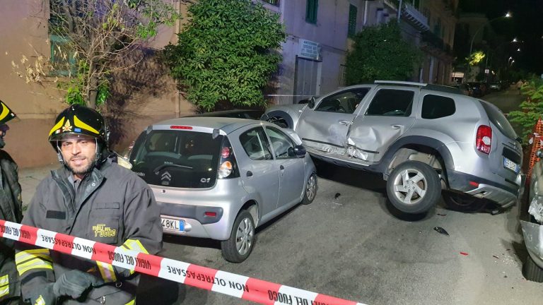 Pauroso scontro in pieno centro: ci sono feriti