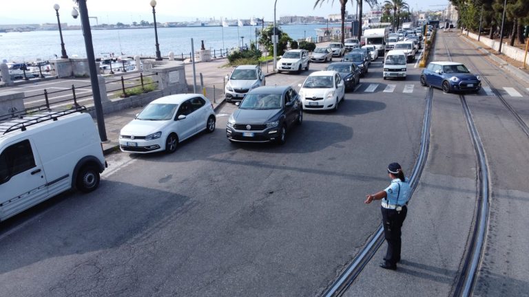 Controesodo, code e tensione: botte a vigile