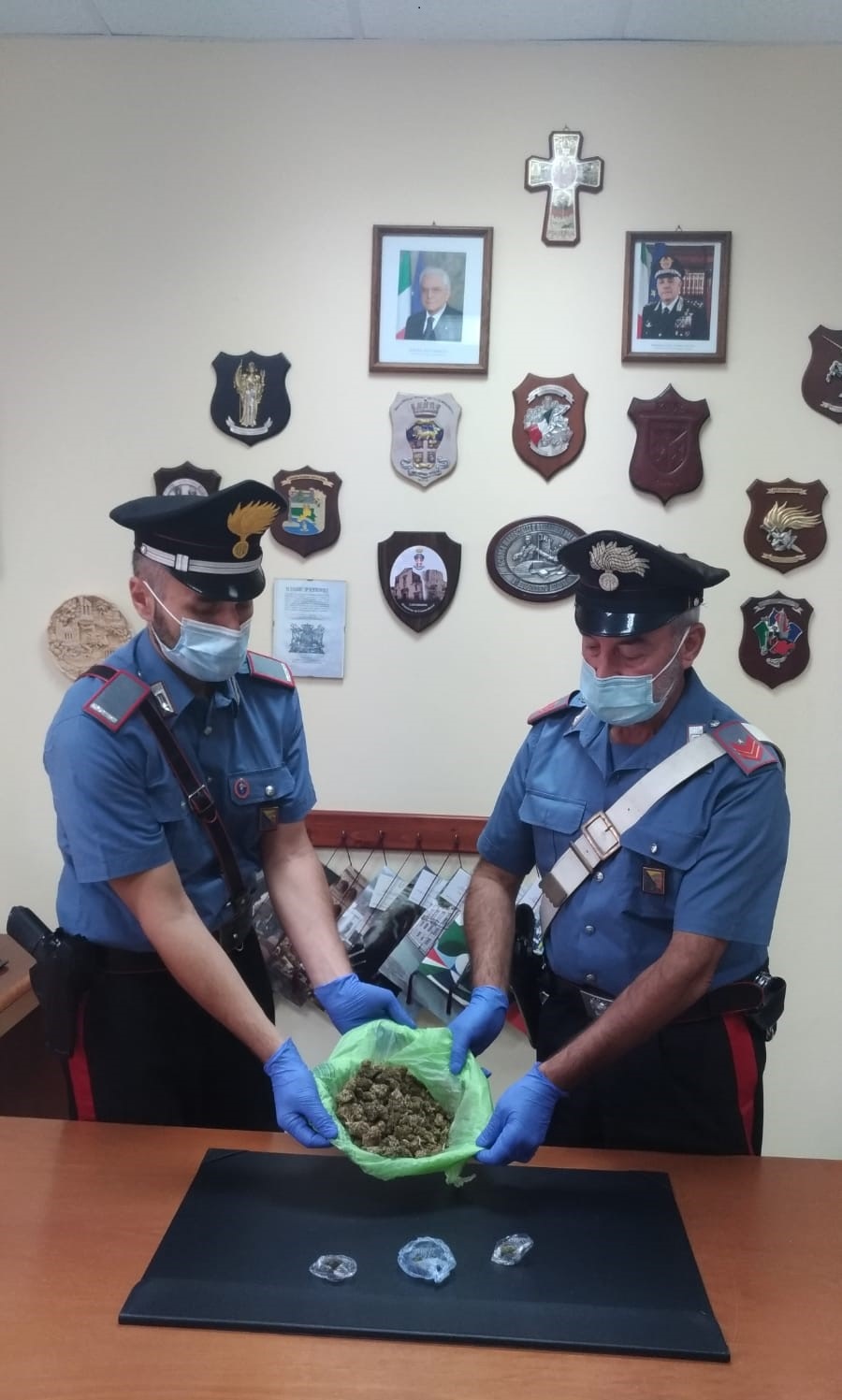 Nascondeva droga nello scooter: arrestato pusher