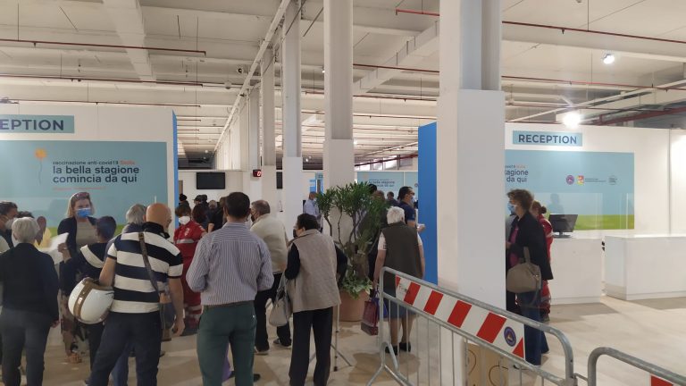 Parcheggio gratis per chi si vaccina al Lumbi