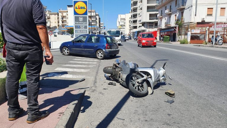 Scontro auto-scooter a Contesse, un ferito