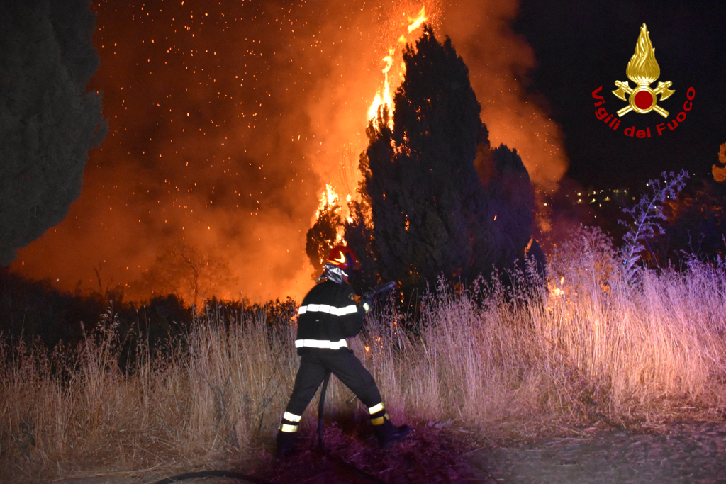 Incendi nel Messinese, si mobilita la Prefettura