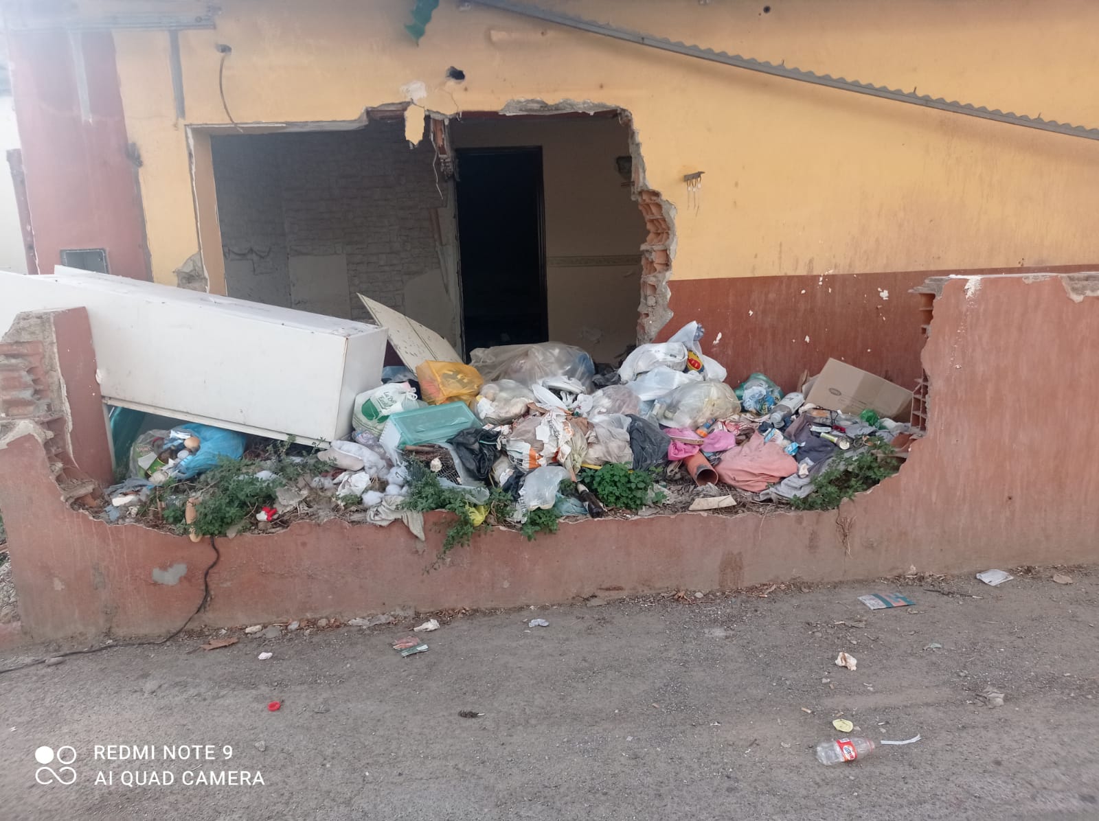 Rifiuti a Camaro Sottomontagna, Gioveni e Cacciotto: “Non escludiamo di contattare l’autorità giudiziaria”