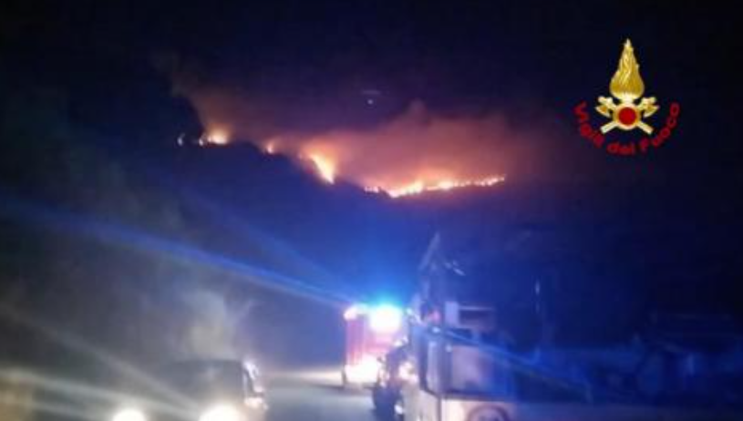 Incendi, 8 Canadair in azione    in Sicilia