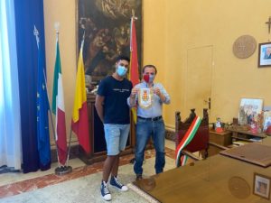 Bagnino salva bimba a Rodia, il sindaco De Luca lo premia