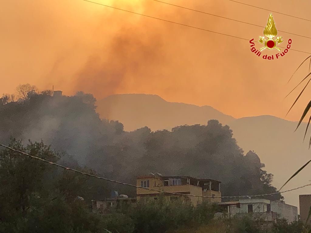 Ancora incendi a Messina: rogo a Galati Sant’Anna