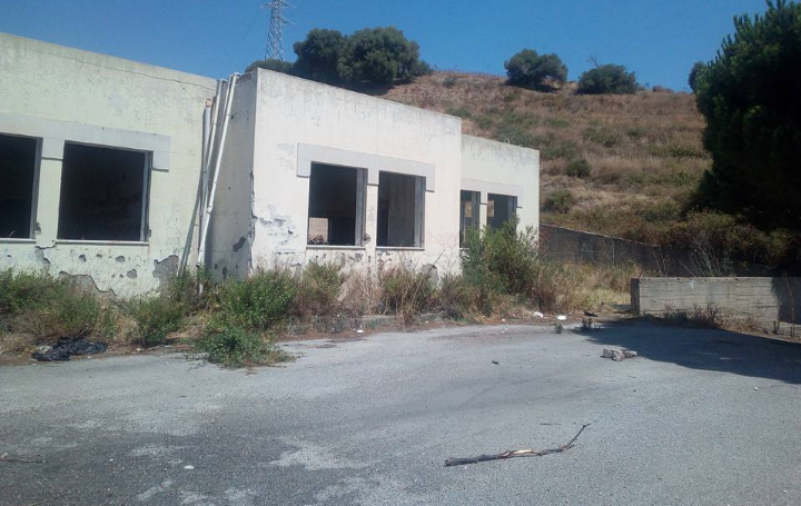 La scuola Nicholas  Green cade a pezzi, Barresi chiede di demolirla