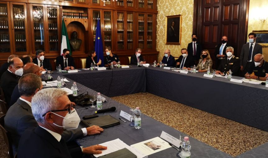 Lamorgese “Più impegno contro mafie, su migranti sì a incontro Salvini”