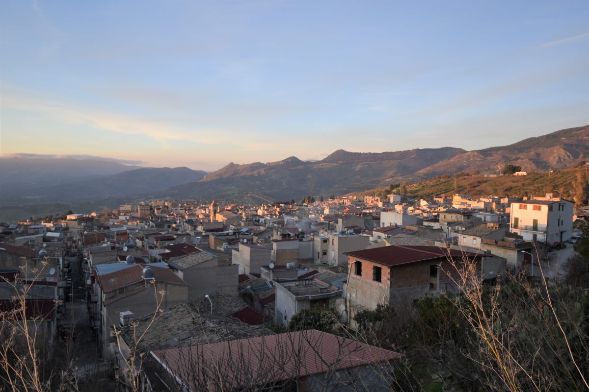 Auto in un burrone, muore 18enne nell’Agrigentino