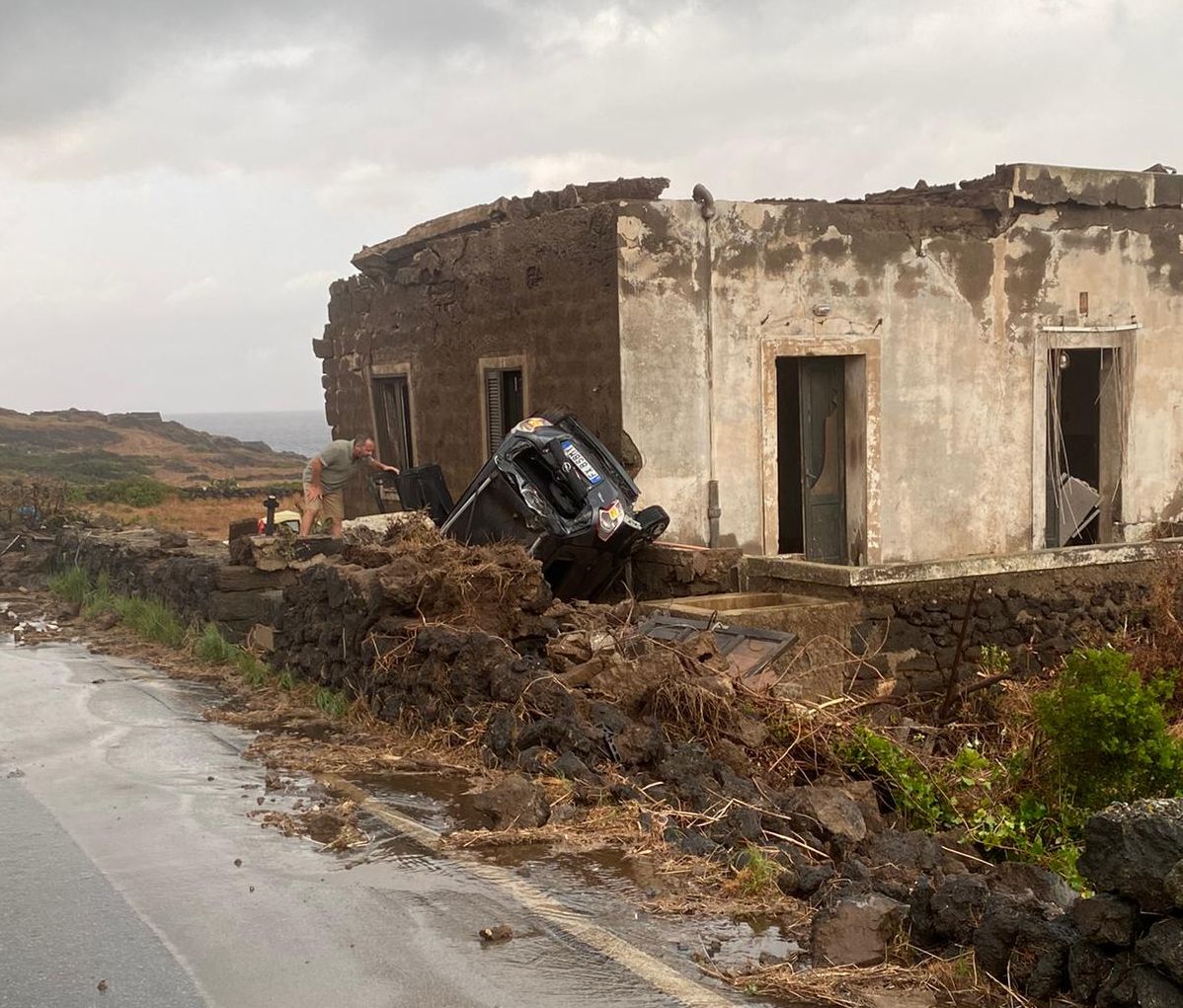 Tromba d’aria a Pantelleria. Due morti e nove feriti, uno è grave