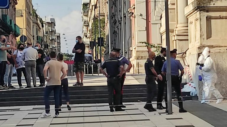 Donna morta vicino a una chiesa: è omicidio