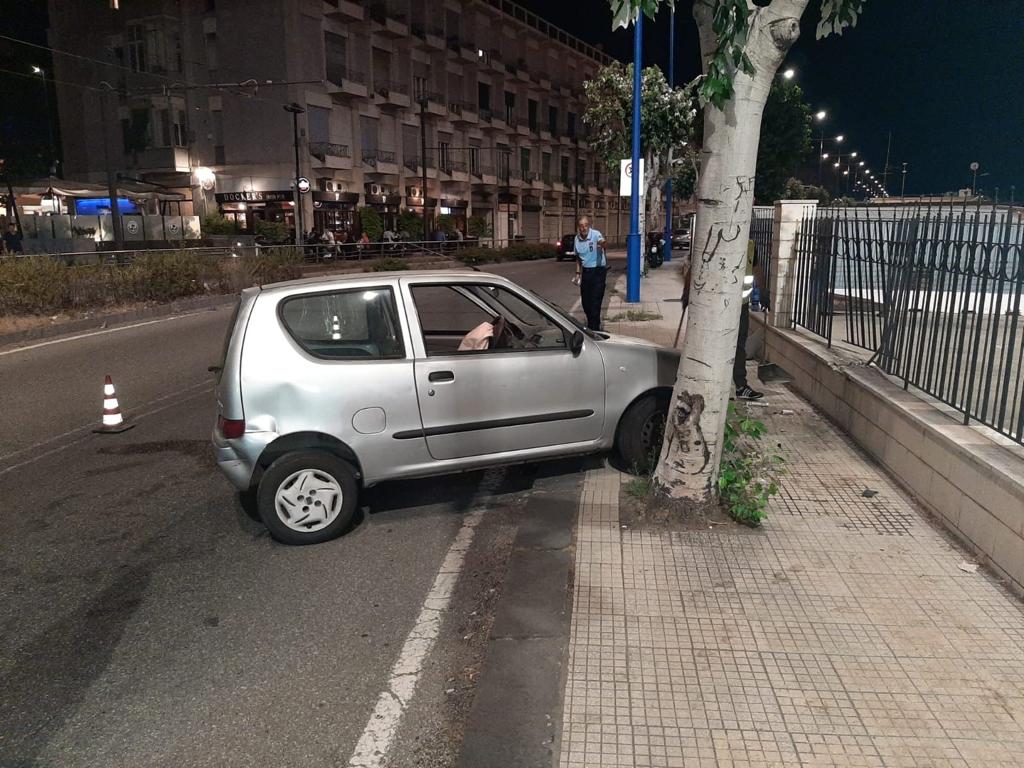Auto si schianta alla cortina del porto