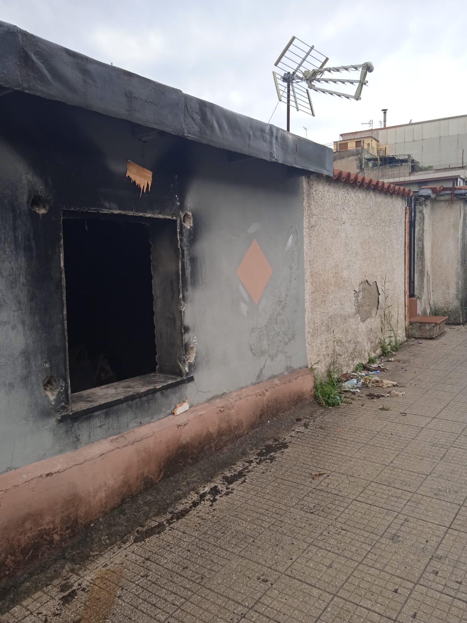 Camaro Sottomontagna, ennesimo incendio. Gioveni e Cacciotto: “Si rischia la tragedia, urge intervenire”