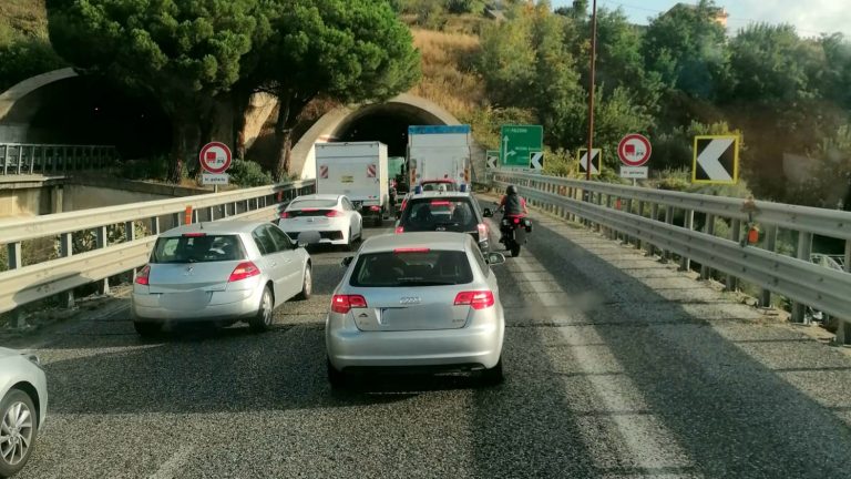 Incidente sulla tangenziale: traffico in tilt