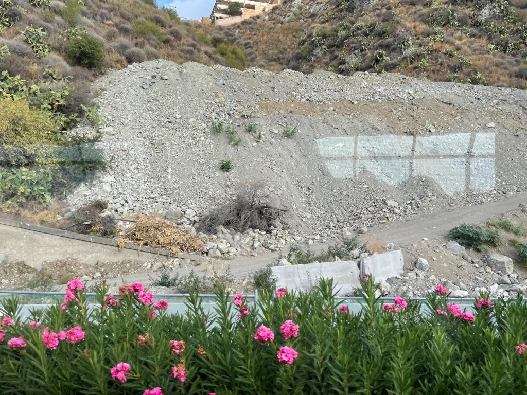 Cittadinanzattiva: “Tre operai al lavoro per la frana di Letojanni”