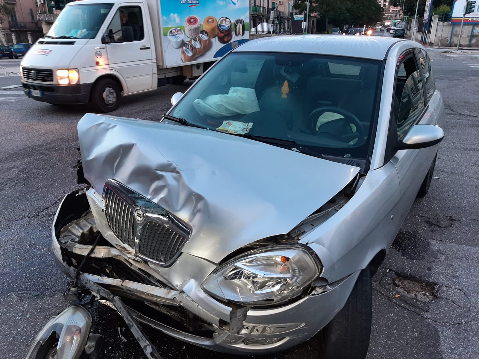 Viale Regina Elena, violento scontro: ragazzo in codice rosso