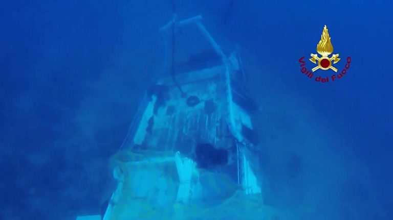 Immigrazione, 8 anni fa la strage di Lampedusa con 368 morti