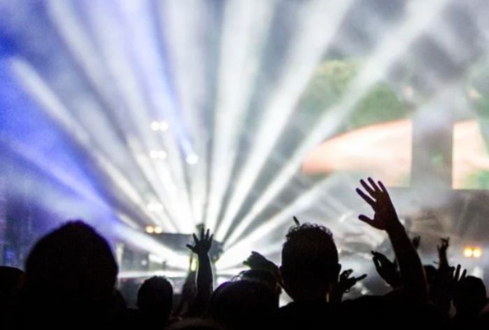 Cts, possibile riapertura discoteche, capienza al chiuso 35%