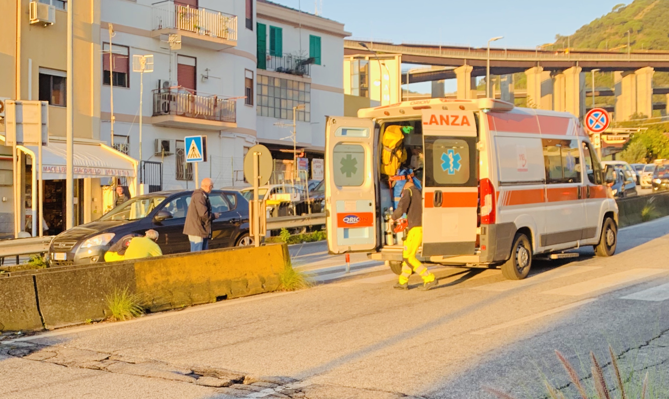 Viale Giostra, investito sulle strisce pedonali