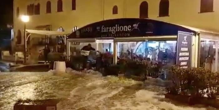 Eolie, mareggiata a Vulcano. VIDEO