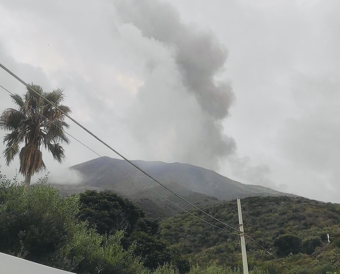 Stromboli, forte esplosione in  quota