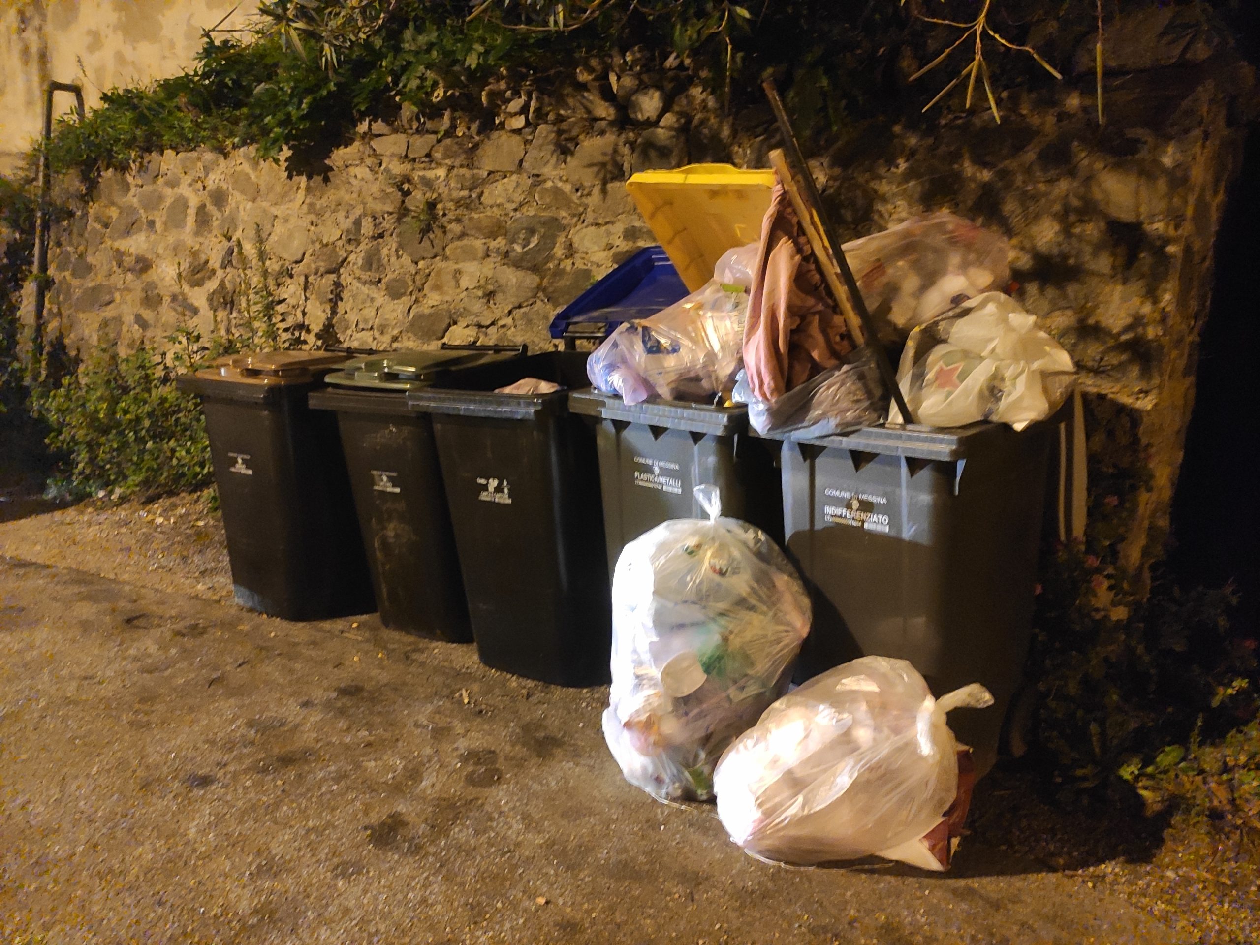Vallata di Mili, la raccolta della differenziata non funziona