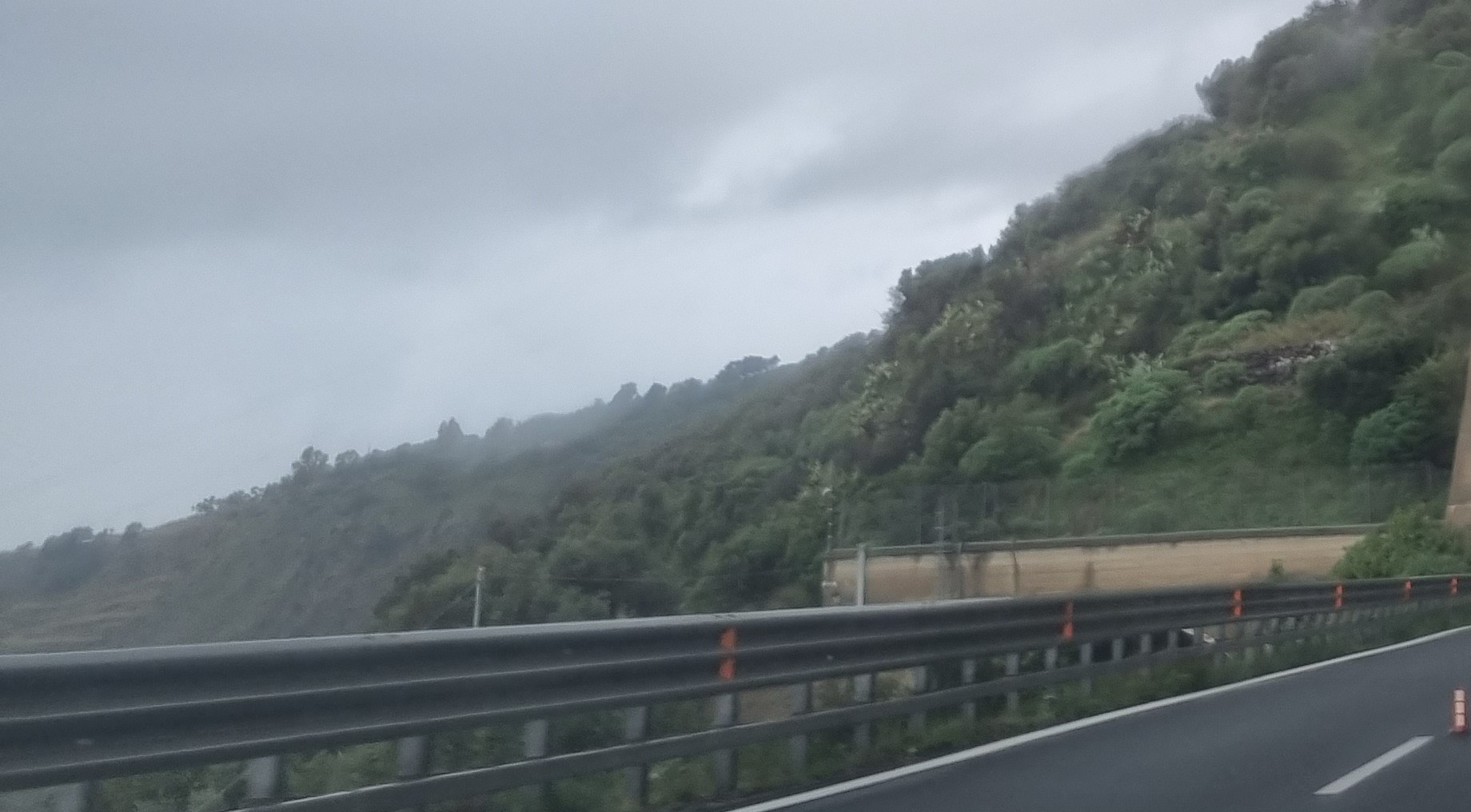 Nuova frana a Capo Alì, chiusa la Ss 114. Resta l’A18