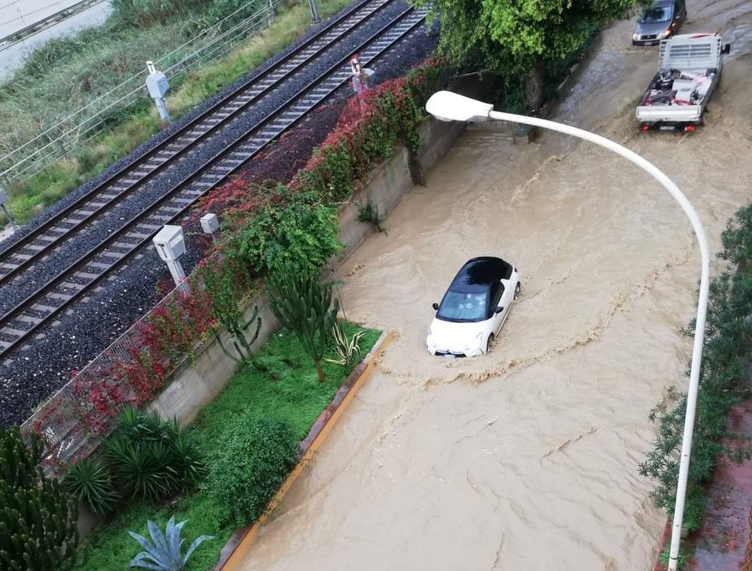 Torna il maltempo in Sicilia, nubifragi e tromba d’aria nel Palermitano