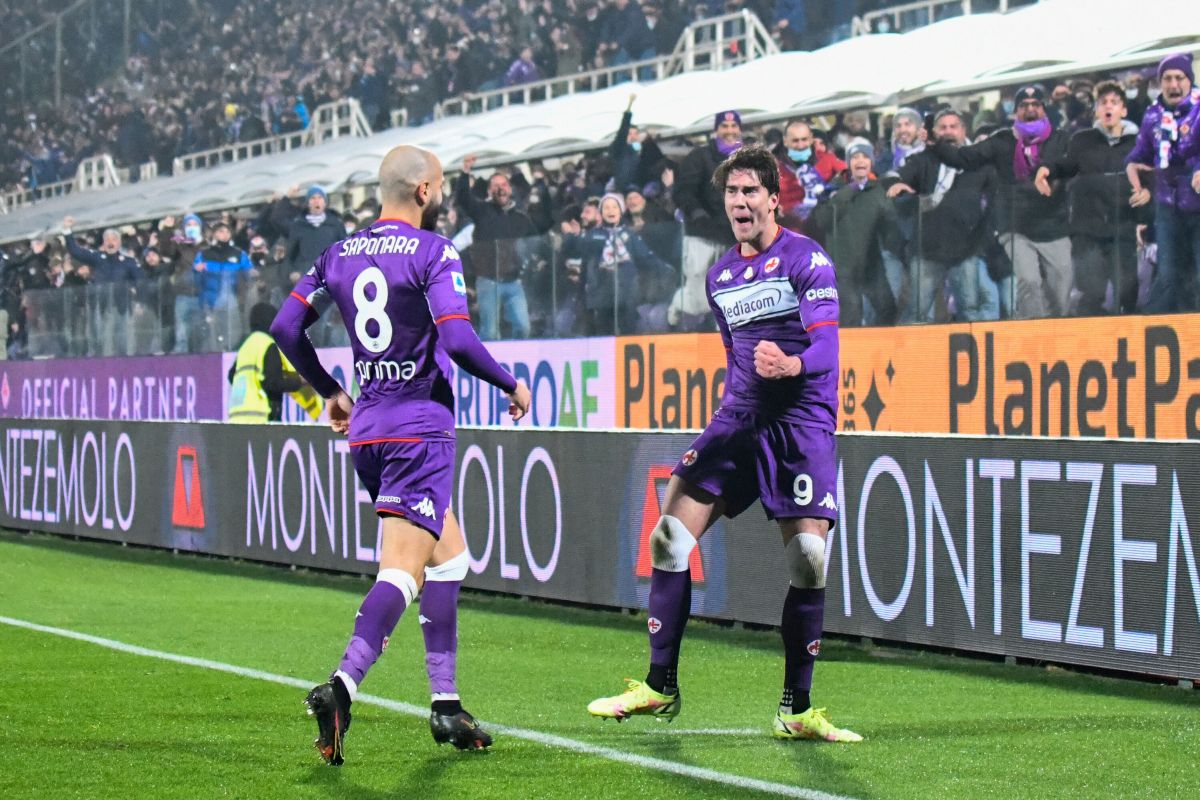 Doppietta di Vlahovic e la Fiorentina vola, 4-3 al Milan