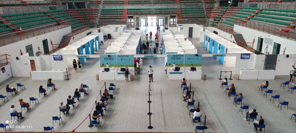 Il PalaRescifina non sarà più hub vaccinale