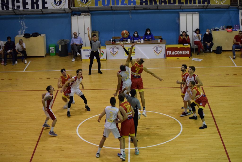 BASKET – Gold & Gold Messina si aggiudica il derby e resta capolista