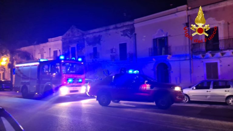 Milazzo, casa va a fuoco
