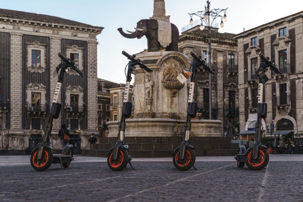 I monopattini elettrici Helbiz anche a Catania