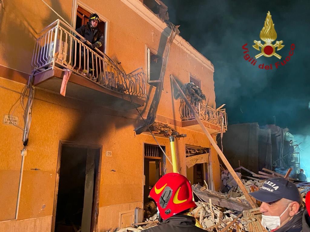 Crolla palazzina dopo esplosione a Ravanusa, 3 morti: si cercano dispersi