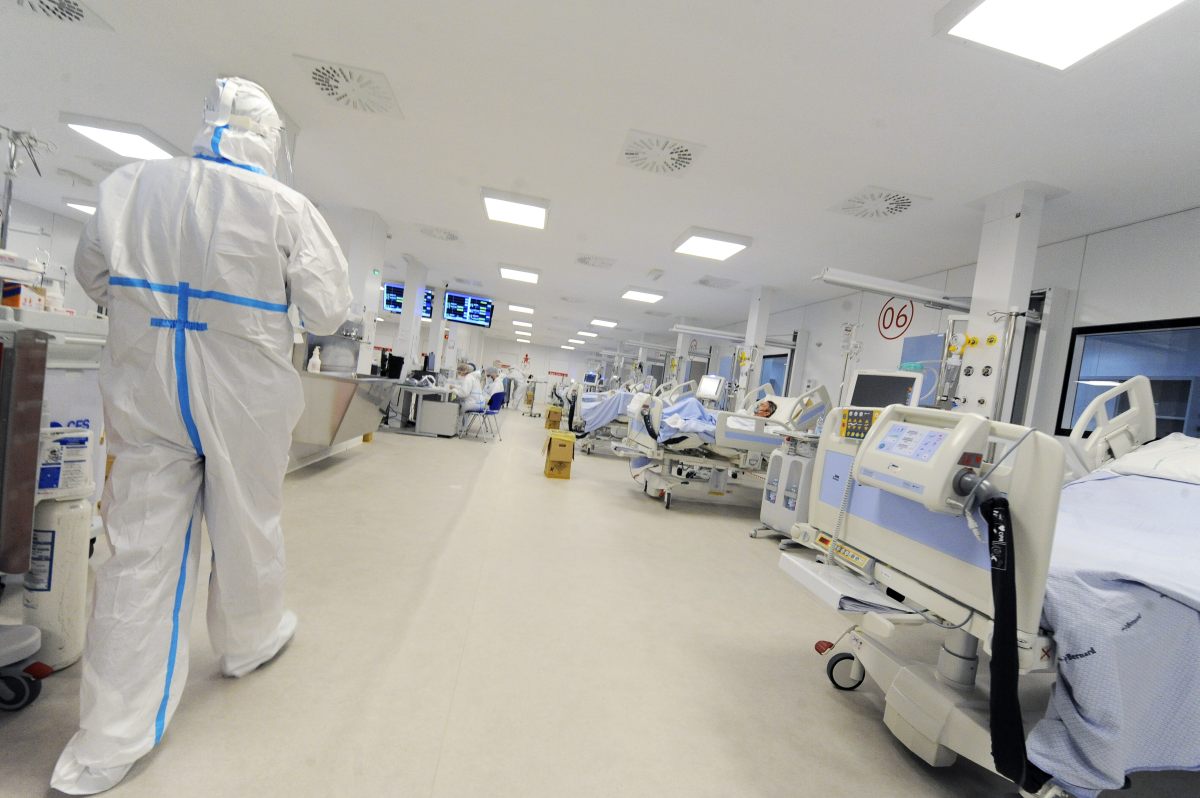 Covid: pochi tamponi, incidenza al 17%