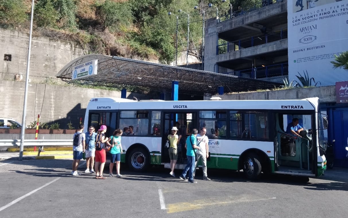 Asm: “Da domani Green pass sui bus per gli Over 12”