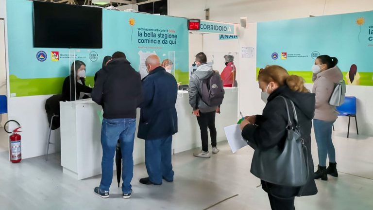 Festa dell’Immacolata, hub vaccinali aperti