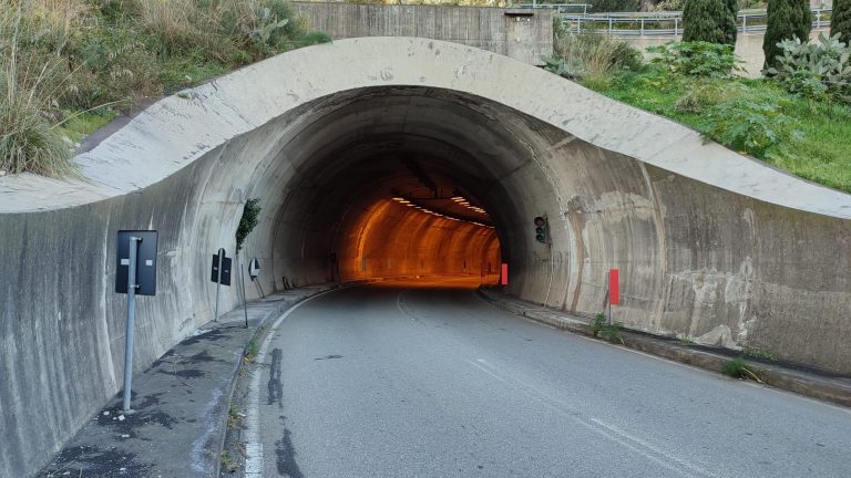 Asm: “Fruibile e illuminata la galleria Monte Tauro”