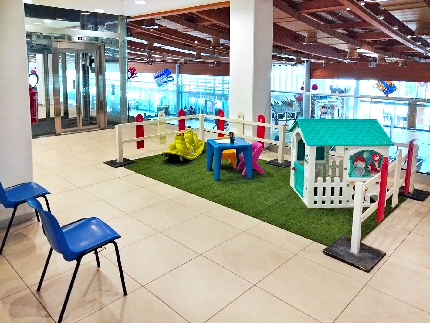 Artisti e animatori all’Hub Fiera per agevolare le vaccinazioni dei bimbi