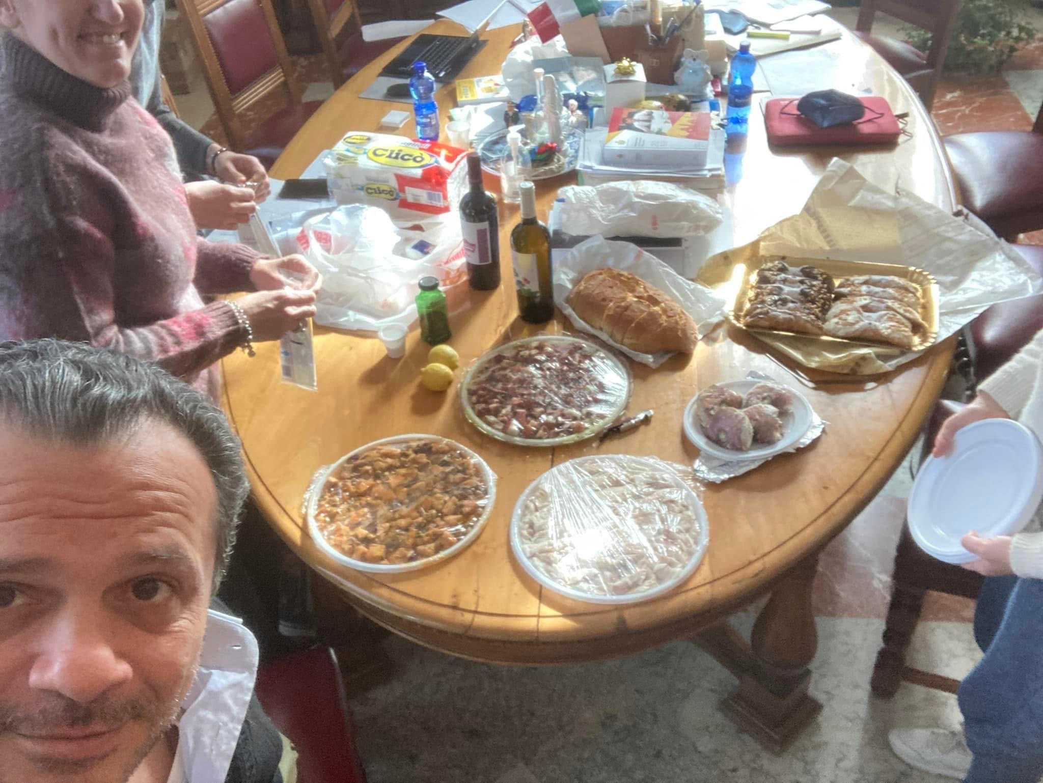 L’ultimo pranzo in… Comune del sindaco De Luca