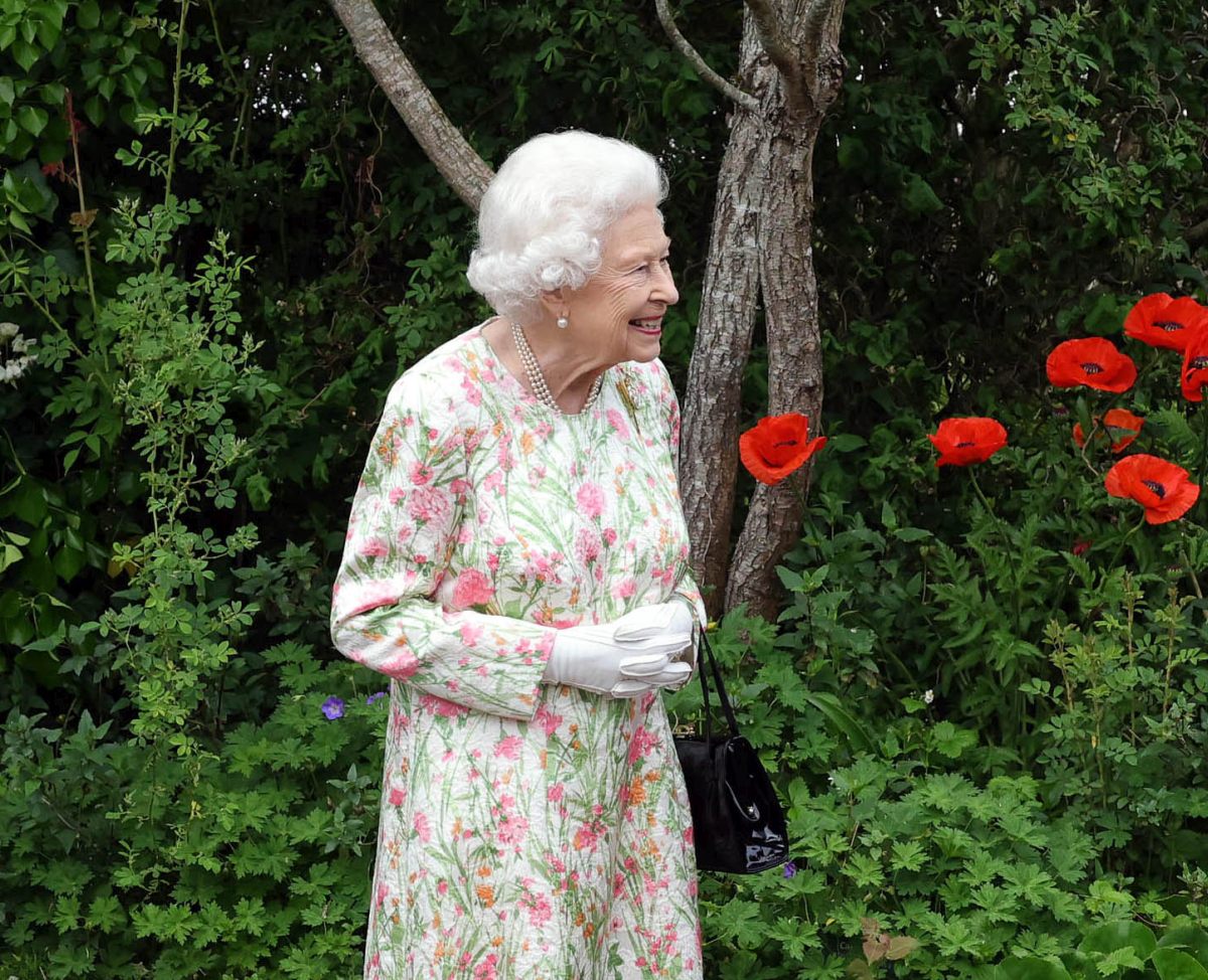 UK, la regina Elisabetta positiva al Covid, sintomi lievi