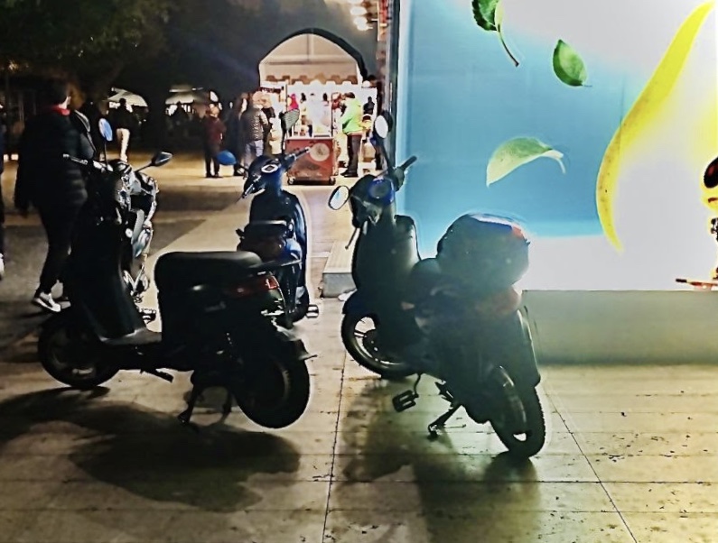 Piazza Cairoli in mano alle baby-gang: resa delle Istituzioni