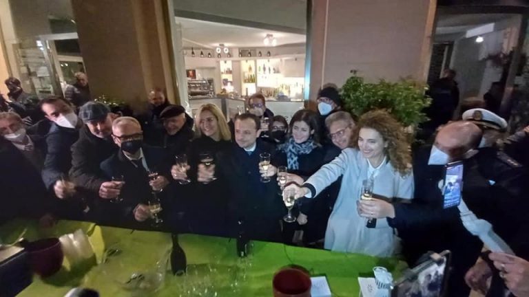 Dimissioni De Luca: si chiude una pagina penosa