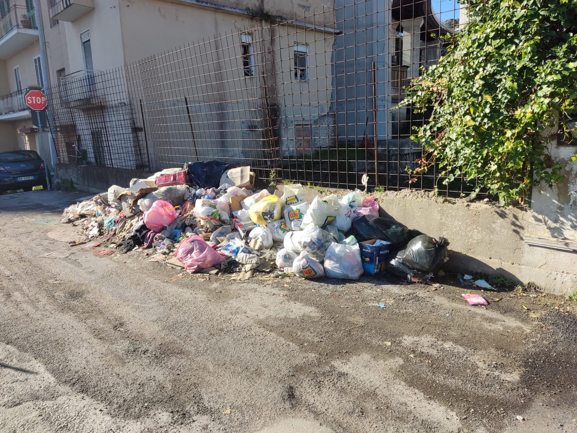 Discarica abusiva davanti la scuola, Fulco non ci sta