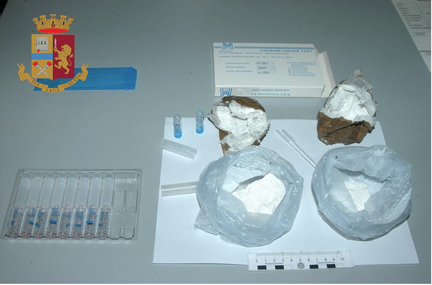 Nascondevano cocaina del valore di oltre dieci mila euro: arrestati due giovani