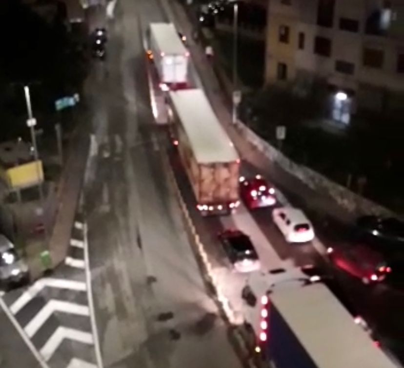 Minissale nel caos: Tir si guasta e paralizza tutto