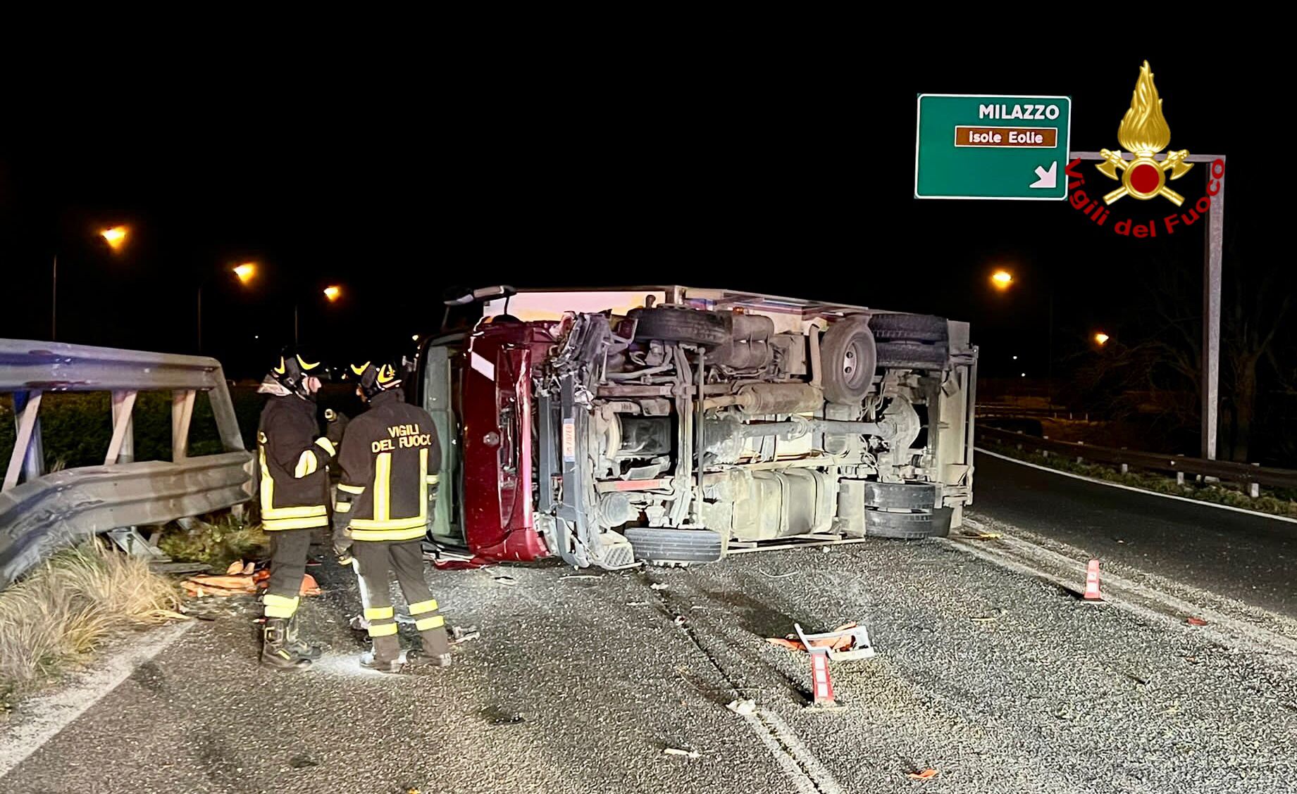 A20, autocarro si ribalta