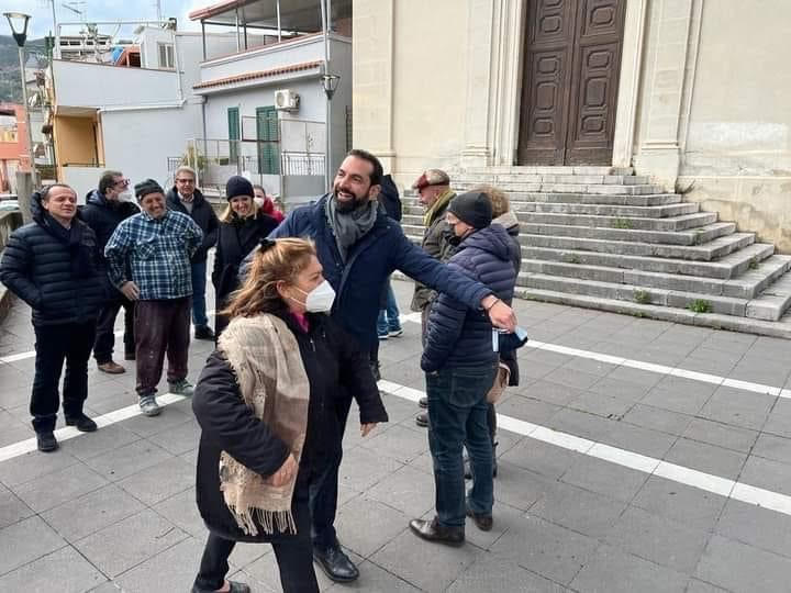 De Luca fa da “badante” a Basile